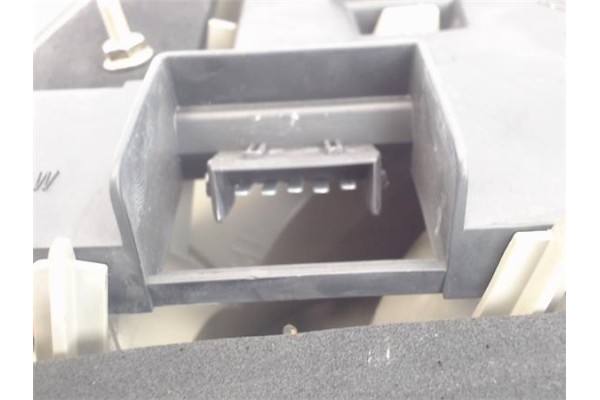 Recambio de piloto trasero izquierdo para ford fiesta berlina referencia OEM IAM 96FG13N004BA  