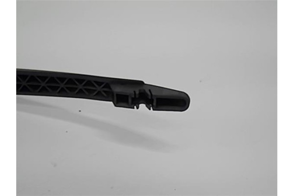 Recambio de brazo limpiaparabrisas trasero para opel zafira a 2.0 dti 16v referencia OEM IAM 8001637 90587511 