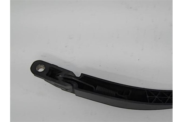 Recambio de brazo limpiaparabrisas trasero para opel zafira a 2.0 dti 16v referencia OEM IAM 8001637 90587511 