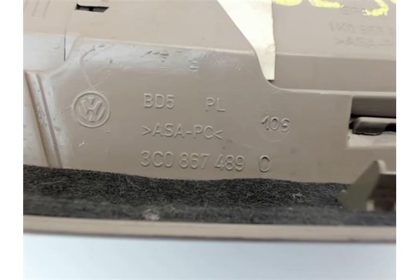 Recambio de luz delantero central techo para volkswagen passat berlina (3c2) 2.0 tdi referencia OEM IAM 3C0867489C  