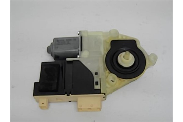 Recambio de motor elevalunas delantero derecho para citroen c4 berlina 1.6 hdi referencia OEM IAM 9681574880  
