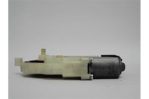 Recambio de motor elevalunas delantero derecho para citroen c4 berlina 1.6 hdi referencia OEM IAM 9681574880  