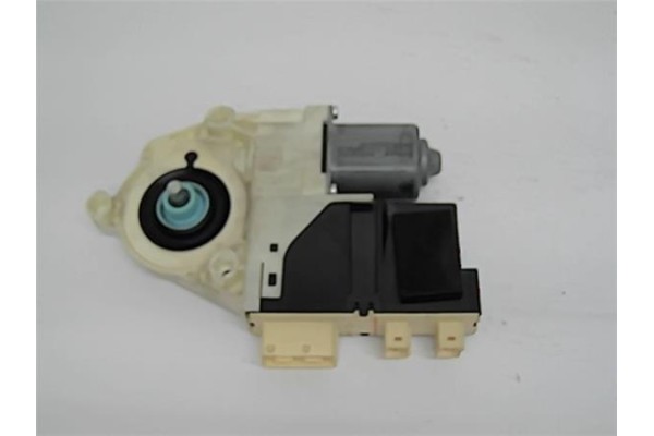 Recambio de motor elevalunas delantero izquierdo para citroen c4 berlina 1.6 hdi referencia OEM IAM 9647442880  