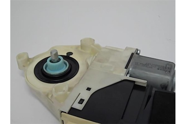 Recambio de motor elevalunas delantero izquierdo para citroen c4 berlina 1.6 hdi referencia OEM IAM 9647442880  