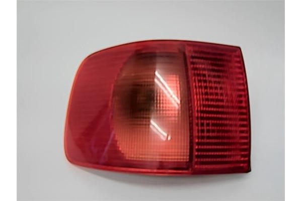 Recambio de piloto trasero izquierdo para audi a6 berlina (c4) 2.6 referencia OEM IAM 4A5945095B  