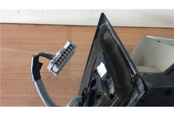 Recambio de retrovisor electrico derecho para nissan primera berlina (p12) 2.0 line up referencia OEM IAM 96301AU466  