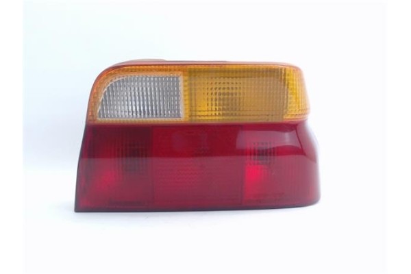 Recambio de piloto trasero izquierdo para ford escort cabrio referencia OEM IAM 1052434  