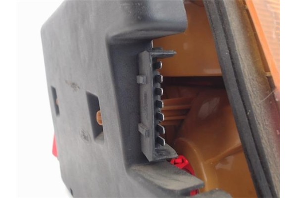 Recambio de piloto trasero izquierdo para ford escort cabrio referencia OEM IAM 1052434  