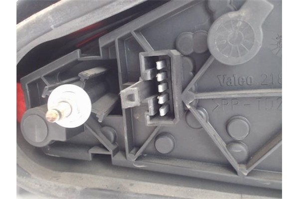 Recambio de piloto trasero izquierdo para peugeot 106 (s1) referencia OEM IAM 635084  