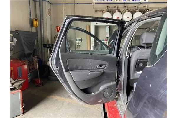 Recambio de puerta trasero izquierda para renault scenic iii (jz) 1.5 grand expression referencia OEM IAM 821012747R  