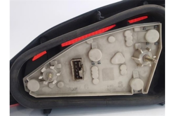 Recambio de piloto trasero izquierdo para peugeot 106 (s1) referencia OEM IAM 635084  