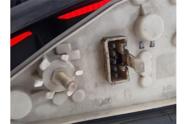 Recambio de piloto trasero izquierdo para peugeot 106 (s1) referencia OEM IAM 635084  