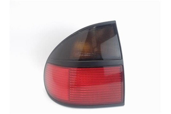 Recambio de piloto trasero izquierdo para renault laguna (b56) referencia OEM IAM 7700820052 2225 