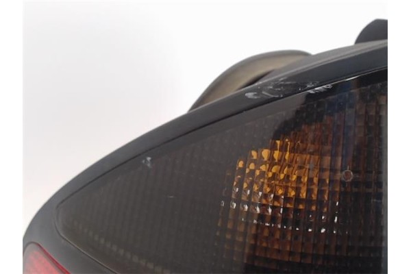 Recambio de piloto trasero izquierdo para renault laguna (b56) referencia OEM IAM 7700820052 2225 