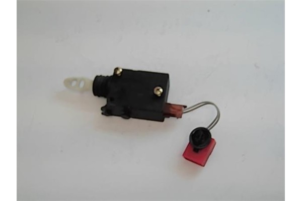 Recambio de cerradura puerta trasero izquierda para citroen berlingo referencia OEM IAM   