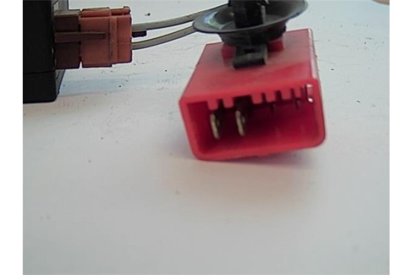 Recambio de cerradura puerta trasero izquierda para citroen berlingo referencia OEM IAM   