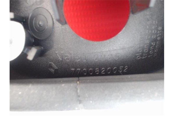 Recambio de piloto trasero izquierdo para renault laguna (b56) referencia OEM IAM 7700820052 2225 