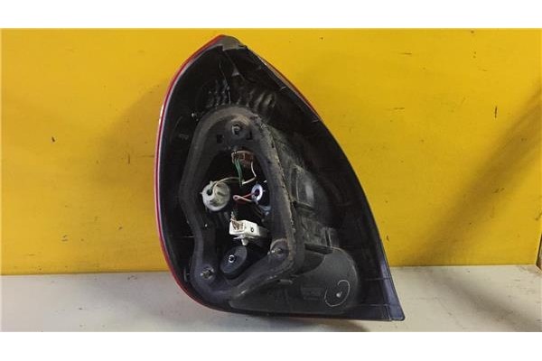 Recambio de piloto trasero derecho para toyota corolla (e11) 1.4 linea terra (5-ptas.) referencia OEM IAM 22076587  