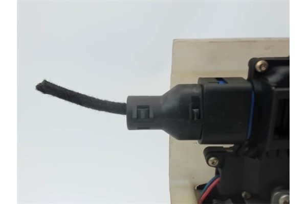 Recambio de cerradura puerta delantero derecha para volkswagen touran (1t1) 1.9 tdi referencia OEM IAM 1J0973715  
