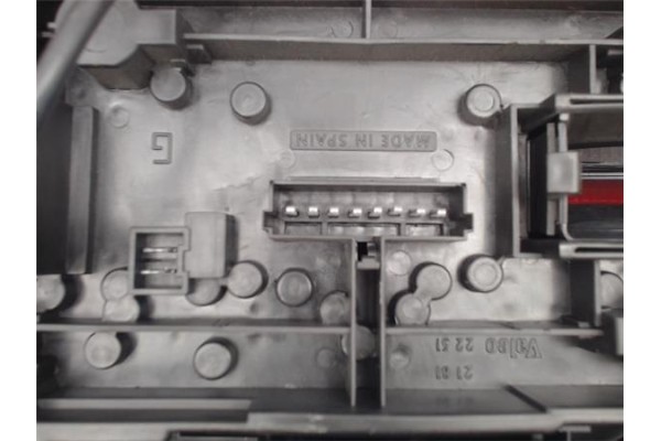 Recambio de piloto trasero izquierdo para renault clio i fase i / ii (b/c57) referencia OEM IAM 7700827551 770827553 