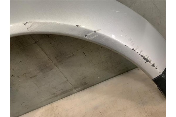 Recambio de moldura aleta trasero izquierda para audi a2 (8z) 1.4 referencia OEM IAM 8Z0809411B  