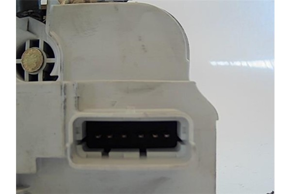 Recambio de cierre electromagnetico delantero derecho para peugeot partner combispace (5f) 2.0 hdi referencia OEM IAM 9136J4  