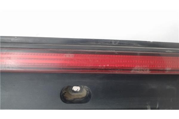 Recambio de piloto trasero central para renault r 21 berlina (b/l48) referencia OEM IAM 7700792915  