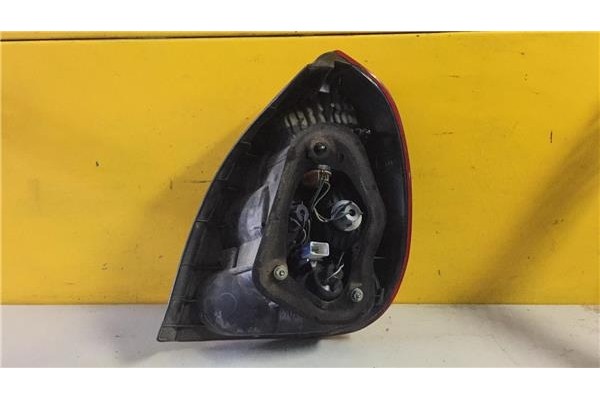 Recambio de piloto trasero izquierdo para toyota corolla (e11) 1.4 linea terra (5-ptas.) referencia OEM IAM 22076587  
