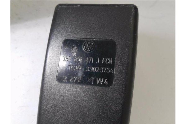 Recambio de anclaje cinturon delantero izquierdo para volkswagen passat variant (3b6) 1.9 básico referencia OEM IAM 3B0858471J  