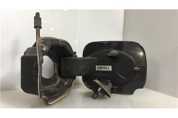 Recambio de tapa exterior combustible para renault clio iii 1.5 dci (br17, cr17) referencia OEM IAM 8200383466 8200290092  Recambio de tapa exterior combustible para renault clio iii 1.5 dci (br17, cr17) referencia OEM IAM 8200383466 8200290092