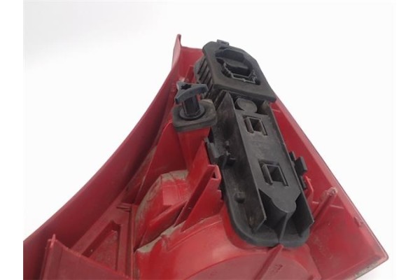 Recambio de piloto trasero izquierdo para renault clio ii fase i (b/cb0) referencia OEM IAM 265553462R  