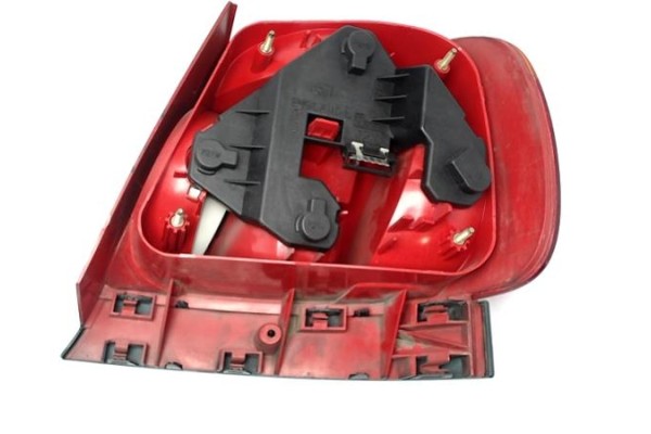 Recambio de piloto trasero izquierdo para audi a4 berlina (b5) referencia OEM IAM 8D9945111  