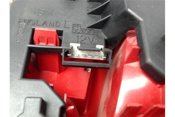 Recambio de piloto trasero izquierdo para audi a4 berlina (b5) referencia OEM IAM 8D9945111  