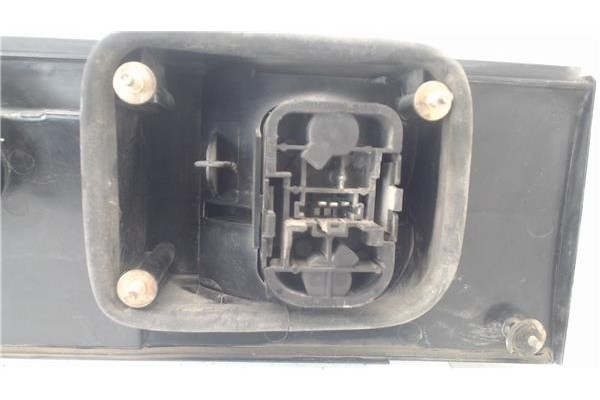 Recambio de piloto trasero central para renault r 21 berlina (b/l48) referencia OEM IAM 7700792915  