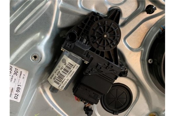 Recambio de elevalunas electrico trasero izquierdo para volkswagen passat variant (3b6) 1.9 básico referencia OEM IAM 3B9839655C
