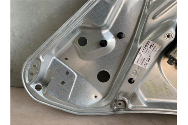 Recambio de elevalunas electrico trasero izquierdo para volkswagen passat variant (3b6) 1.9 básico referencia OEM IAM 3B9839655C