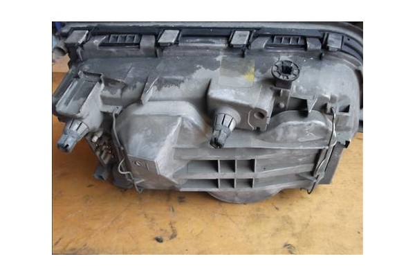 Recambio de faro delantero izquierdo para mercedes-benz clase c (bm 202) berlina referencia OEM IAM A2028202961  