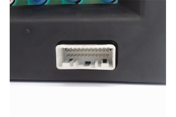 Recambio de pantalla para nissan almera (n16/e) referencia OEM IAM 28090BU701A  