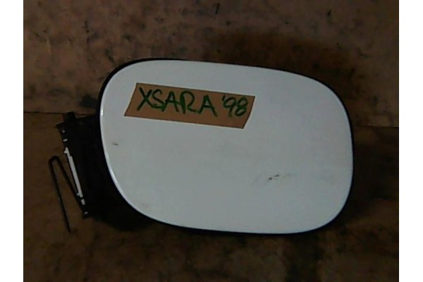 Recambio de tapa exterior combustible para citroen xsara berlina 1.6 i referencia OEM IAM 151773  