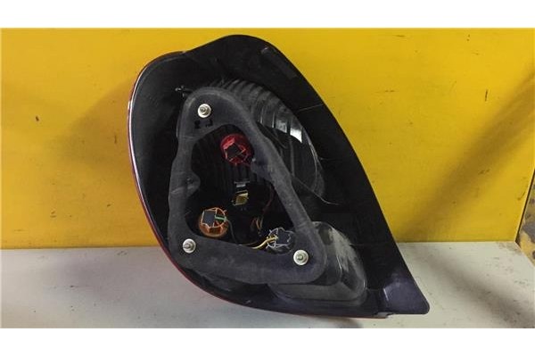 Recambio de piloto trasero derecho para toyota corolla (e11) 1.4 linea terra (3-ptas.) referencia OEM IAM 8155002110  135 , TOYO