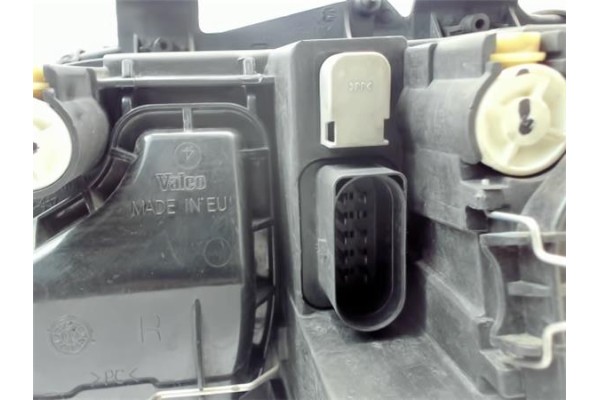 Recambio de faro delantero dcho para audi a4 berlina (8e) 1.9 tdi (96kw) referencia OEM IAM 8E0941004F  