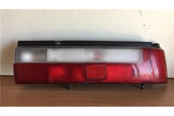 Recambio de piloto trasero derecho para suzuki swift berlina (sf/ea) 1.0 gl referencia OEM IAM 22032283 330651R 