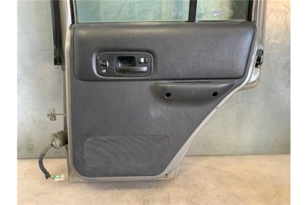 Recambio de puerta trasero derecha para jeep cherokee (xj) 2.5 td referencia OEM IAM 55235904AA  