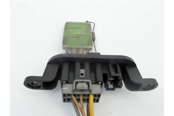 Recambio de resistencia calefaccion para opel movano b furgón/combi 2.3 combi l1h1 3,0t referencia OEM IAM A51004200  