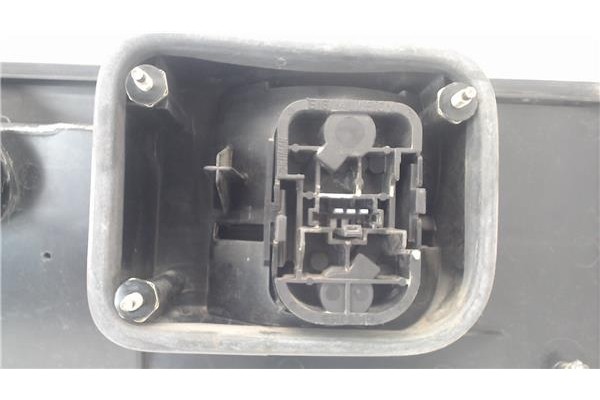 Recambio de piloto trasero central para renault r 21 berlina (b/l48) referencia OEM IAM 7700792915  