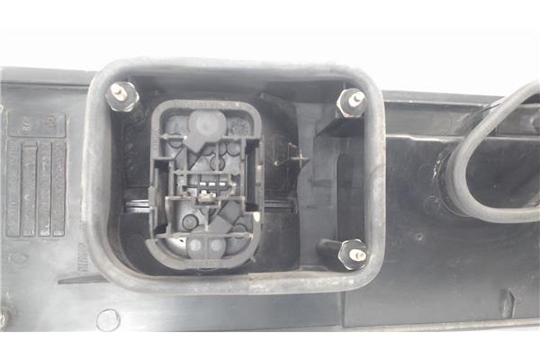 Recambio de piloto trasero central para renault r 21 berlina (b/l48) referencia OEM IAM 7700792915  