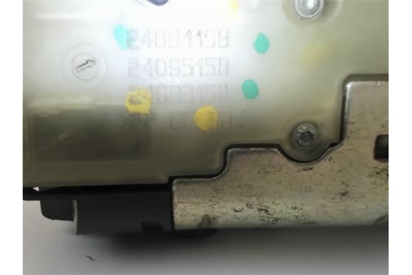 Recambio de cerradura puerta delantero derecha para peugeot 207 1.6 hdi referencia OEM IAM 9136W2  