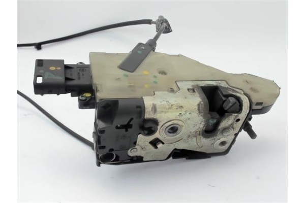 Recambio de cerradura puerta delantero derecha para peugeot 207 1.6 hdi referencia OEM IAM 9136W2  