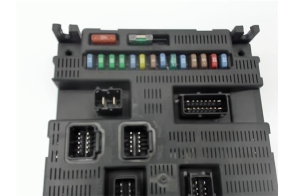 Recambio de caja fusibles/rele para peugeot 207 1.6 hdi referencia OEM IAM 9659285380  