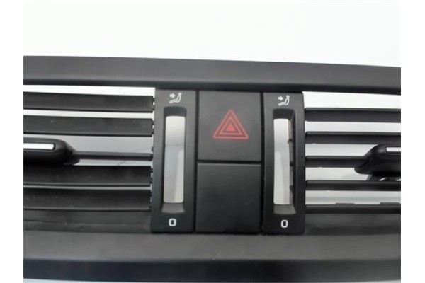 Recambio de rejilla entrada de aire para skoda fabia (nj3) referencia OEM IAM 5J0820957  